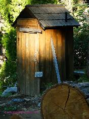 sequoia-2019-toilet5-day2  Bearpaw Sierra cmp w.jpg (284358 bytes)